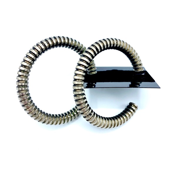 🤘🏼🖤 Hoop Ear Rings - Picture 6 of 8